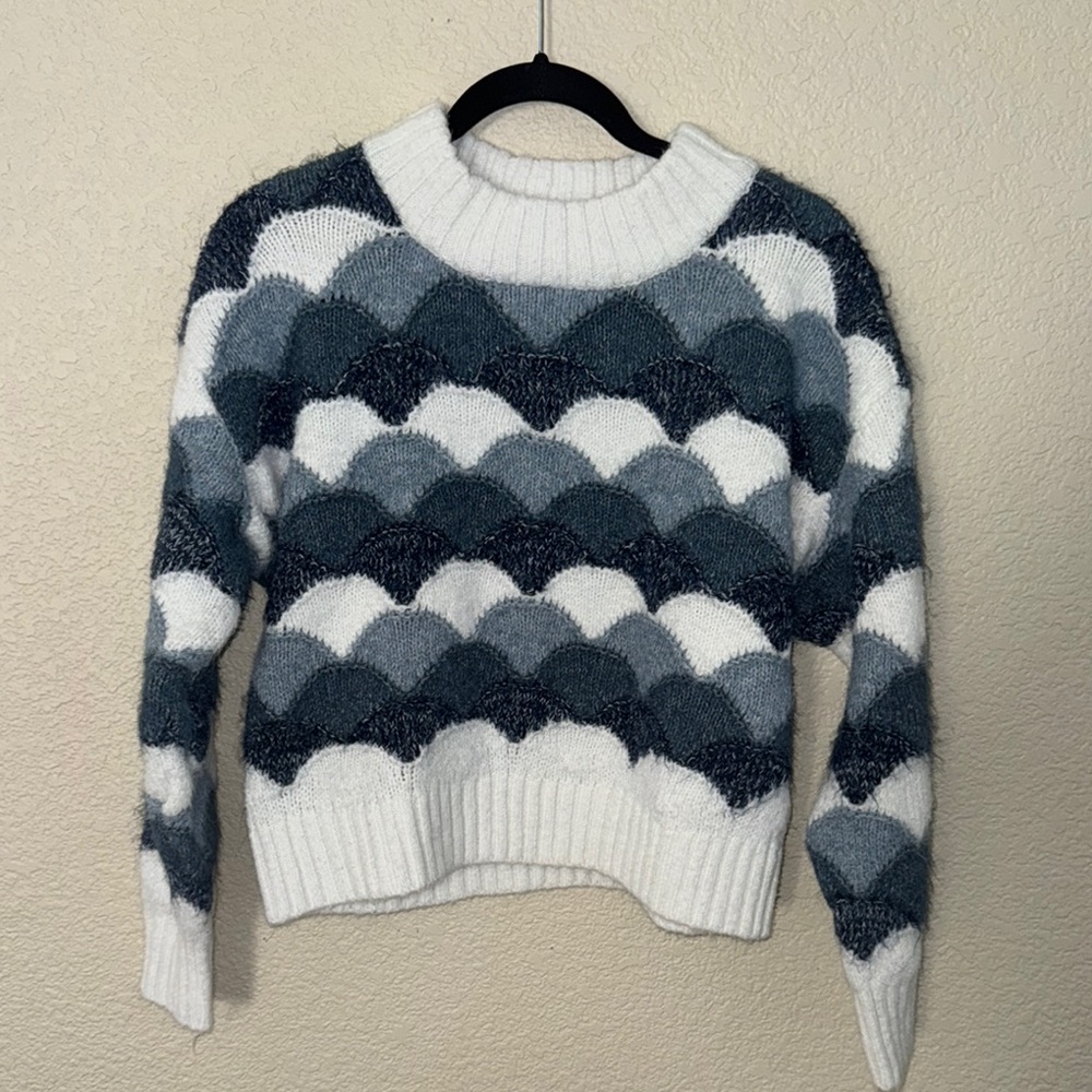 a.n.a Gray and White Crew Neck Sweater with Modern Geometric Design